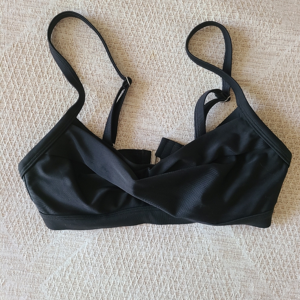 Athleta Twister Bikini Swim Top Black Unde…